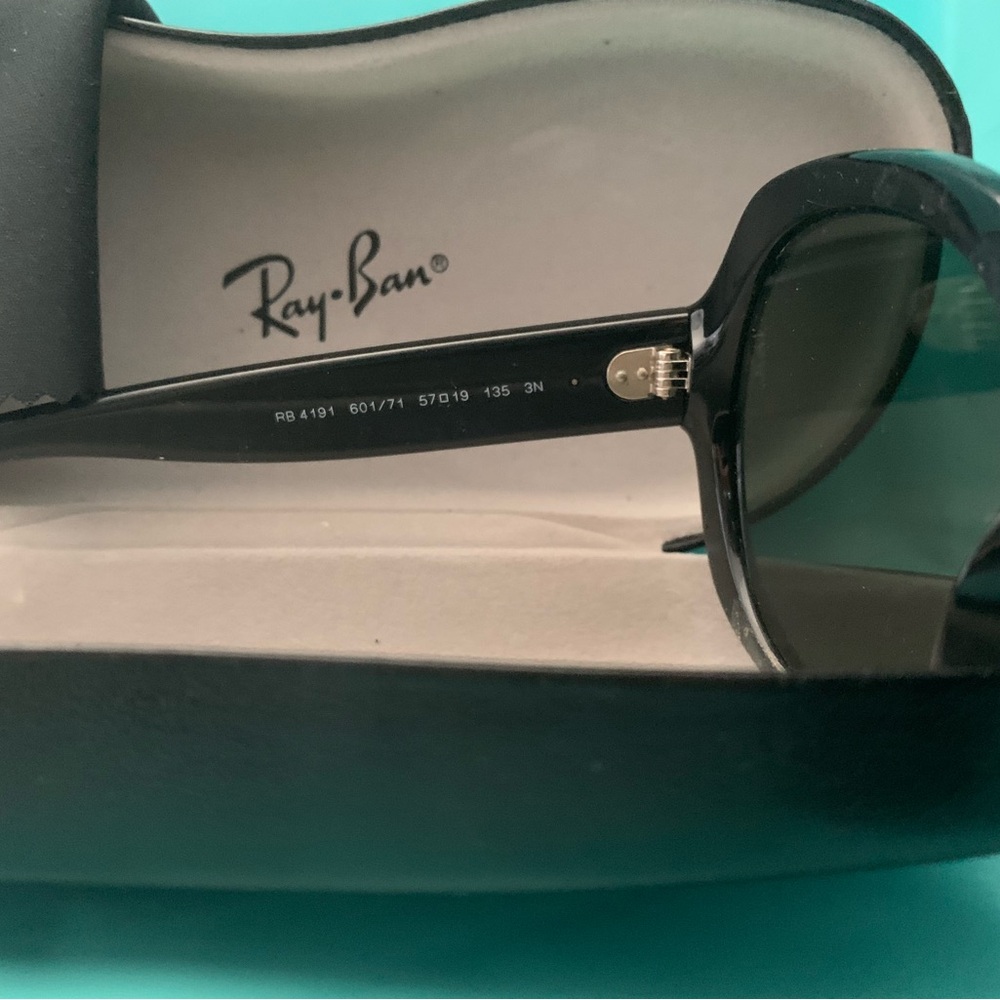 Ray-Ban Sunglasses - Picture 3 of 4